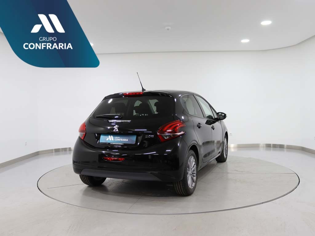 PEUGEOT 208 1.2 PURETECH SIGNATURE full